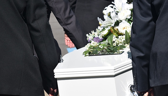 Obsèques : un enfant n'est pas obligé de payer les frais funéraires de ses parents